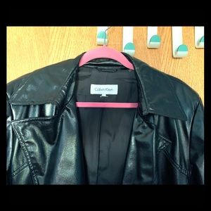 Calvin Klein spring rain/trench faux patent sz L